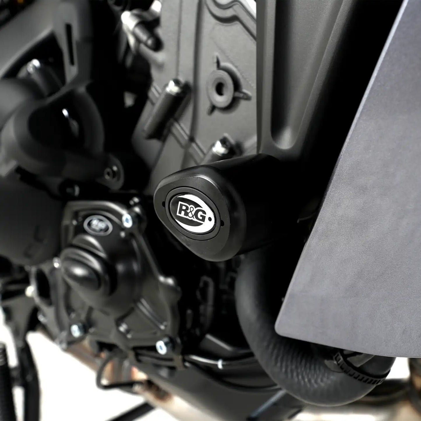 R&G Crash Protectors- Aero Style for Yamaha MT-09 (SP) '21-,Tracer 9 '21- '24, Tracer 9 GT '21- (GT Plus) '25-, XSR900 '22- '24 & MT-09 '24-