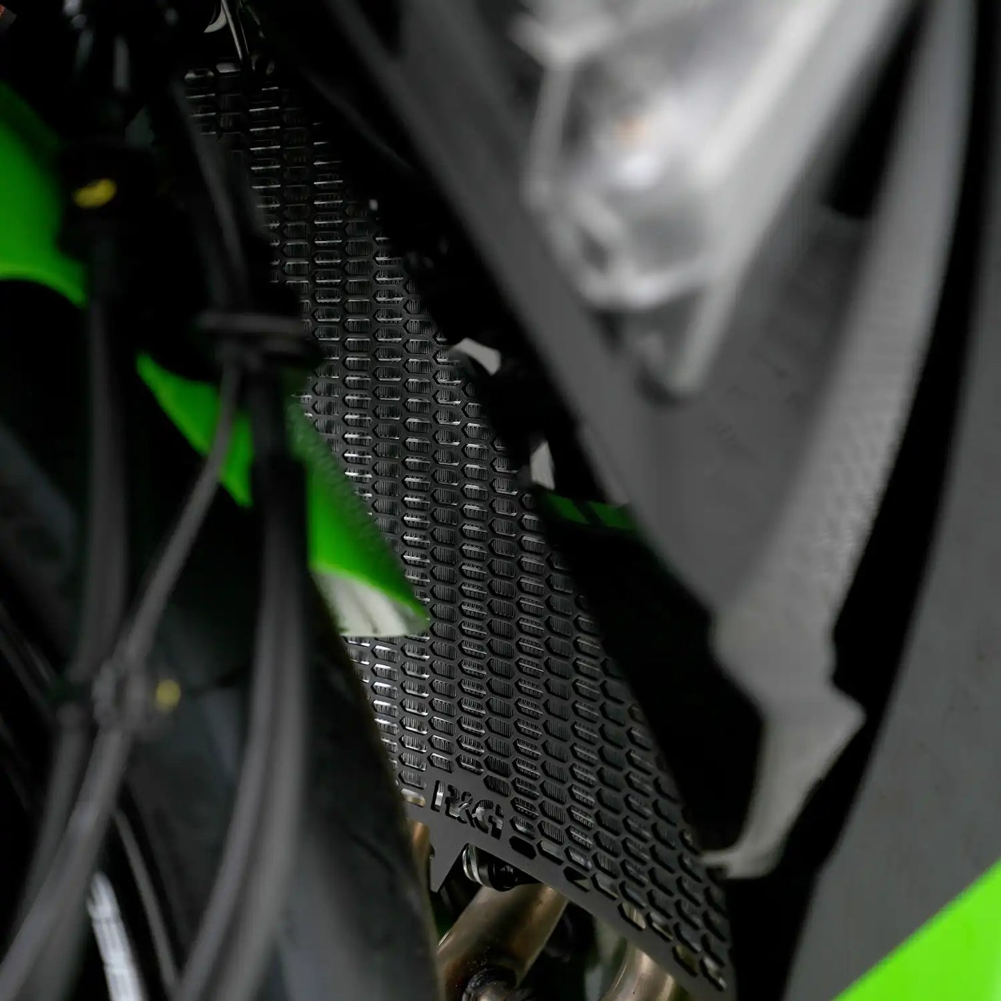 R&G PRO Radiator Guard for Kawasaki ZX-6R 19- 24  Black